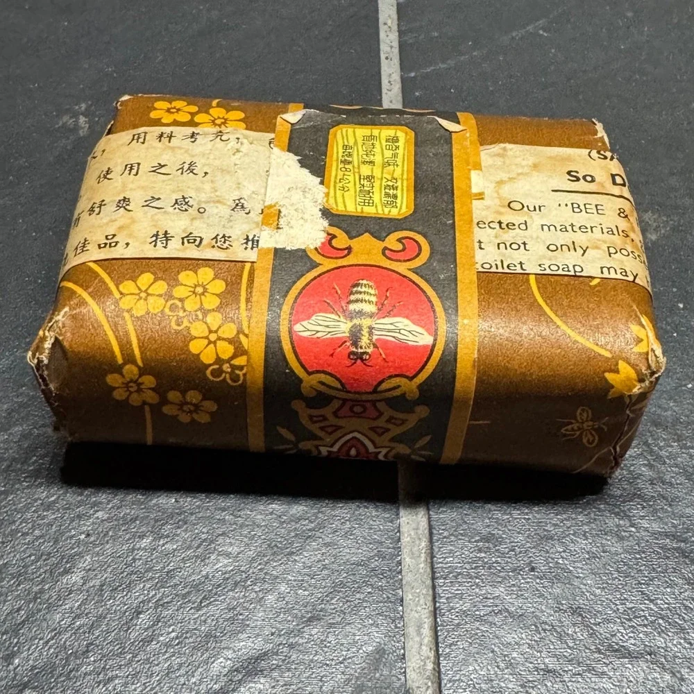New Bee & Flower Brand‎ Sandalwood Toilet Soap Vintage Wrapped Bar Made in China